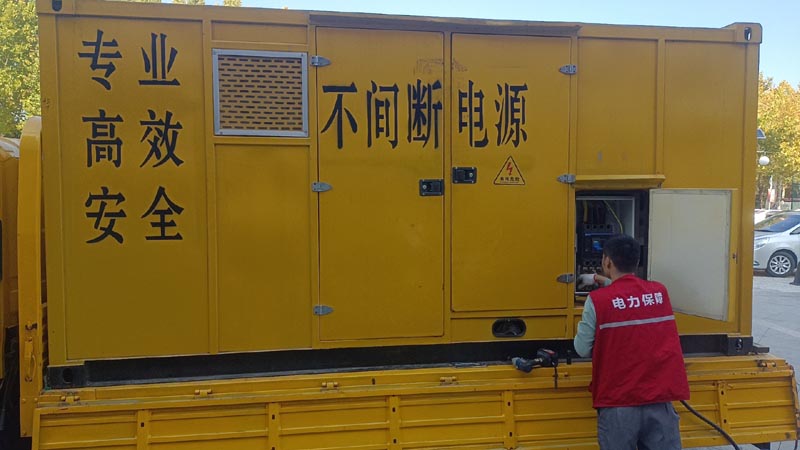 南雄柴油发电机组和UPS电源配合使用时，如何避免切换过程中的电力中断？
